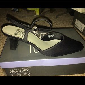 Short heel dress shoe